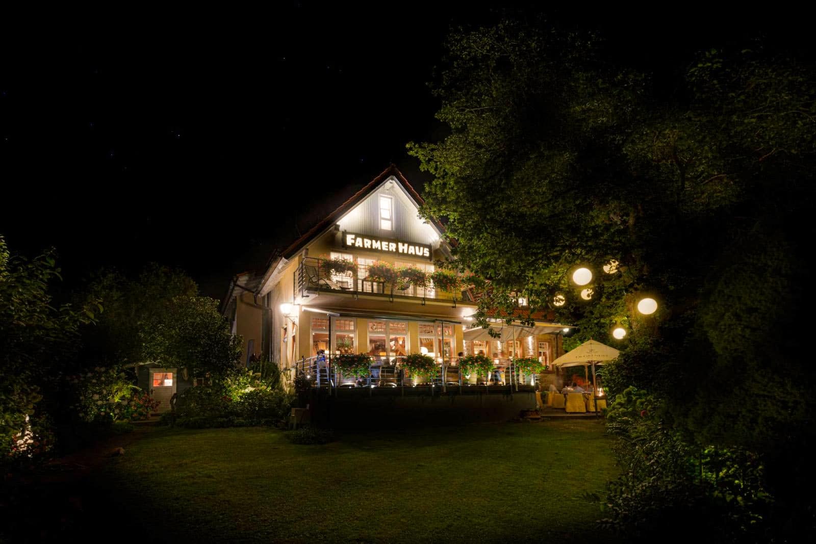 Farmerhaus Aussenansicht, Blick auf unsere Terrasse